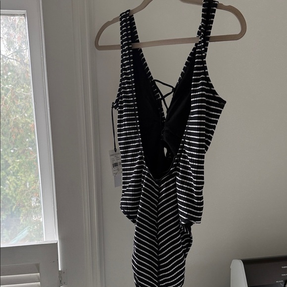 Robin Piccone Monochrome Striped Pattern - Picture 4 of 4